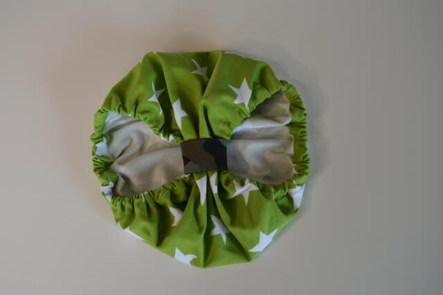Snoods / Ørebeskytter ( Grøn m. stjerner / Hvalpestørrelse )
