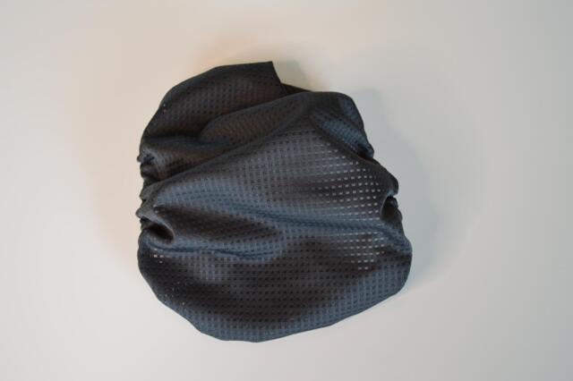 Snoods / Ørebeskytter ( Sportstekstil / grå med rød bånd )