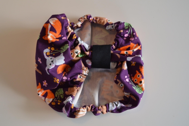 Snoods / Ørebeskytter ( Lilla med dyr )