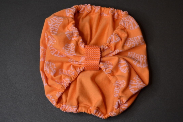 Snoods / Ørebeskytter ( Orange m tekst "Tread lightly" / hvalpestørrelse )