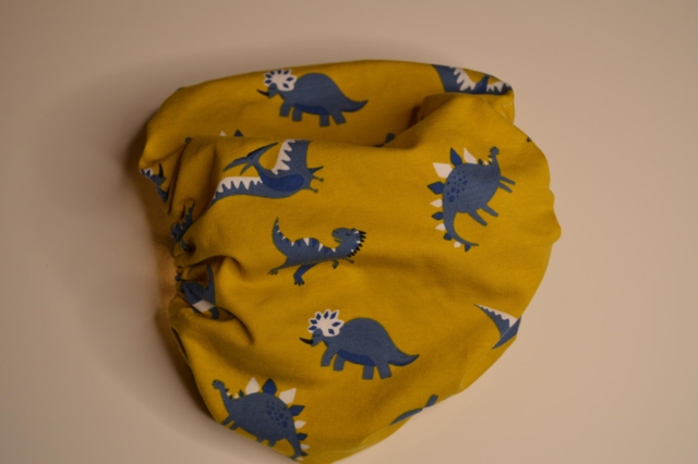 Snoods / ørebeskytter ( Gul med blå dino / stor størrelse)